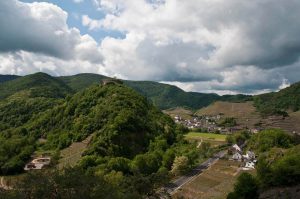 Robert Brands Wanderblogger auf Ahrtalwandern, Blick auf die Saffenburg