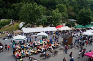 Das Dorfgemeinschaftsfest in Schuld an der Ahr, Ahrfelsen in Flammen